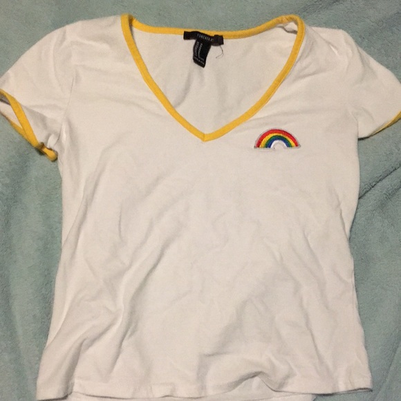 Cropped V-neck t-shirt with rainbow patch - Picture 1 of 1